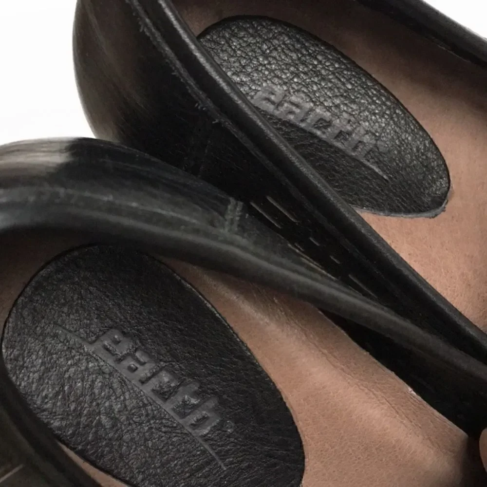EUC Earth Brand Shoes / Loafers